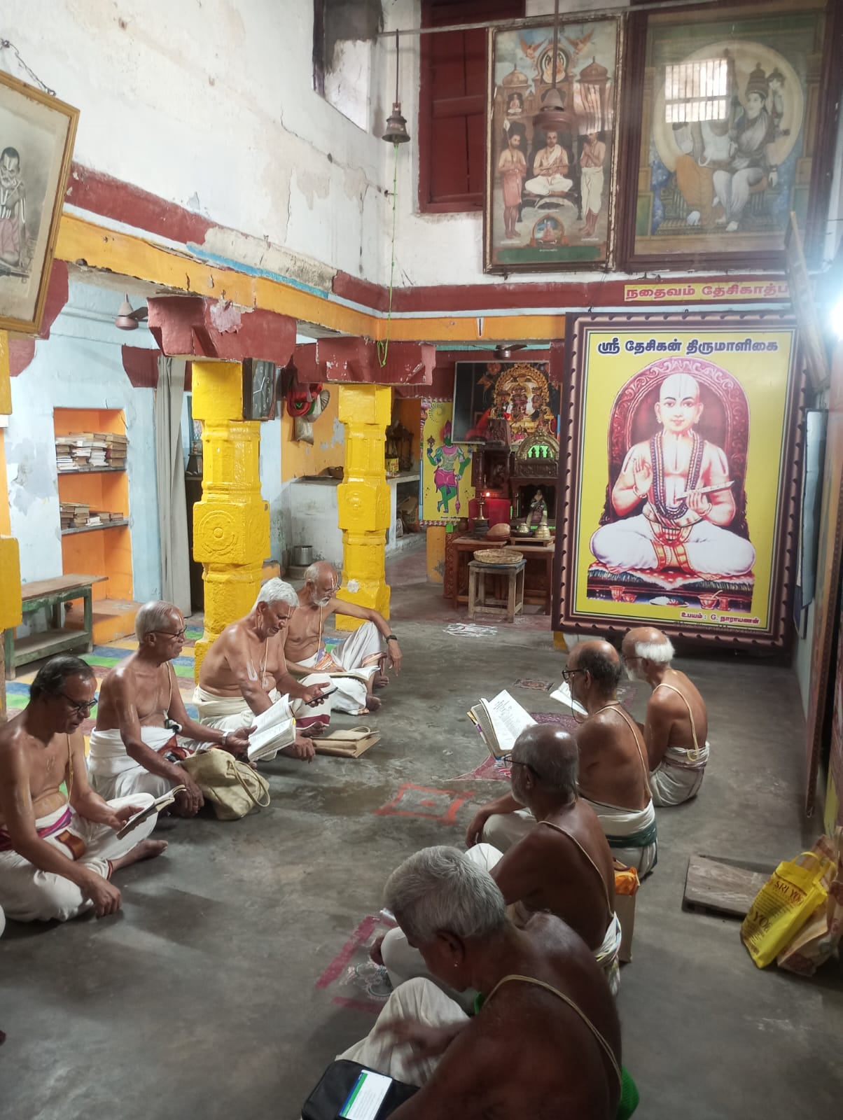 Sri Madhurakavi Azhwar Thirunakshathra Vaibhavam gathering at the Srirangam Mutt